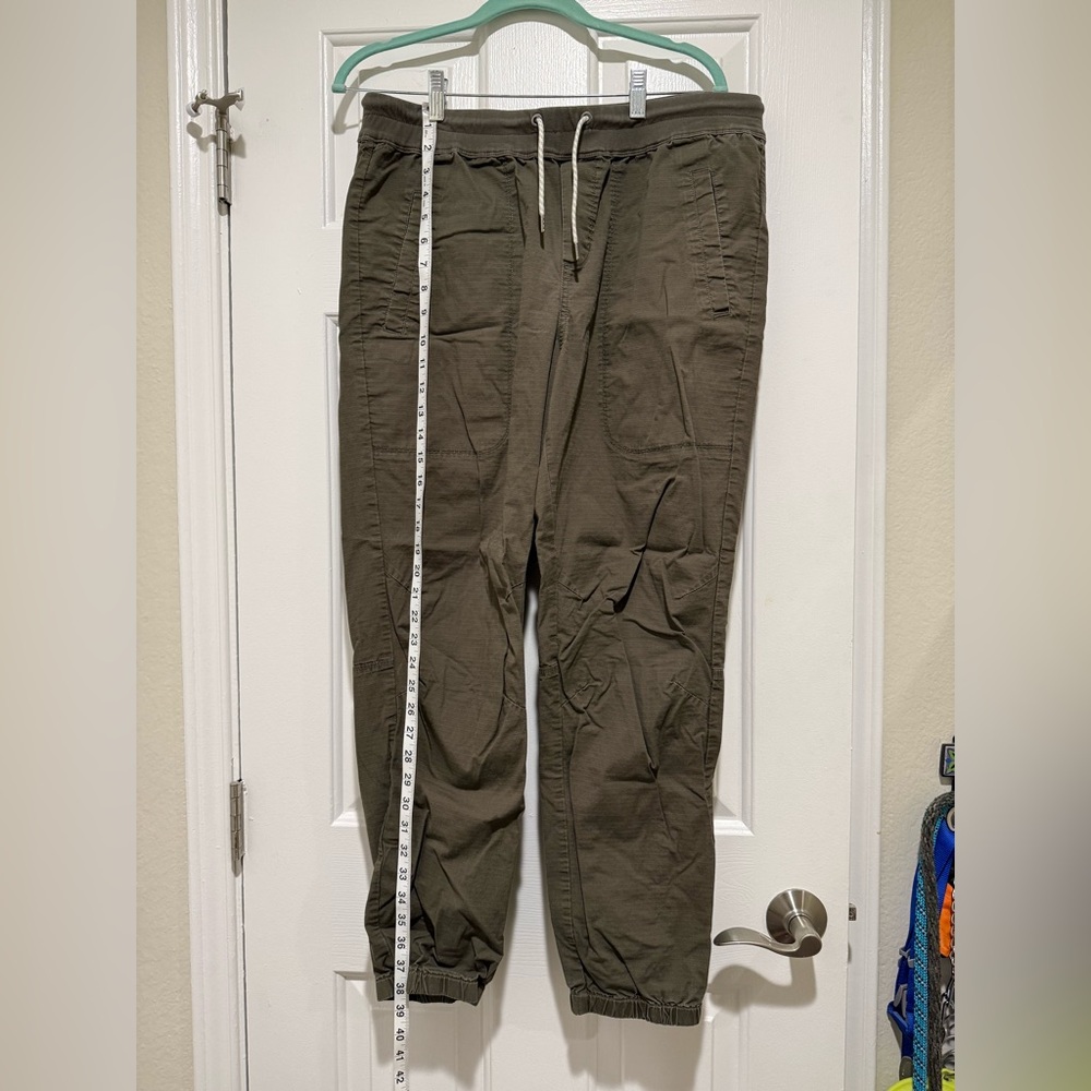 Vuori Men's Dark Olive Cargo Pants Men’s Size L